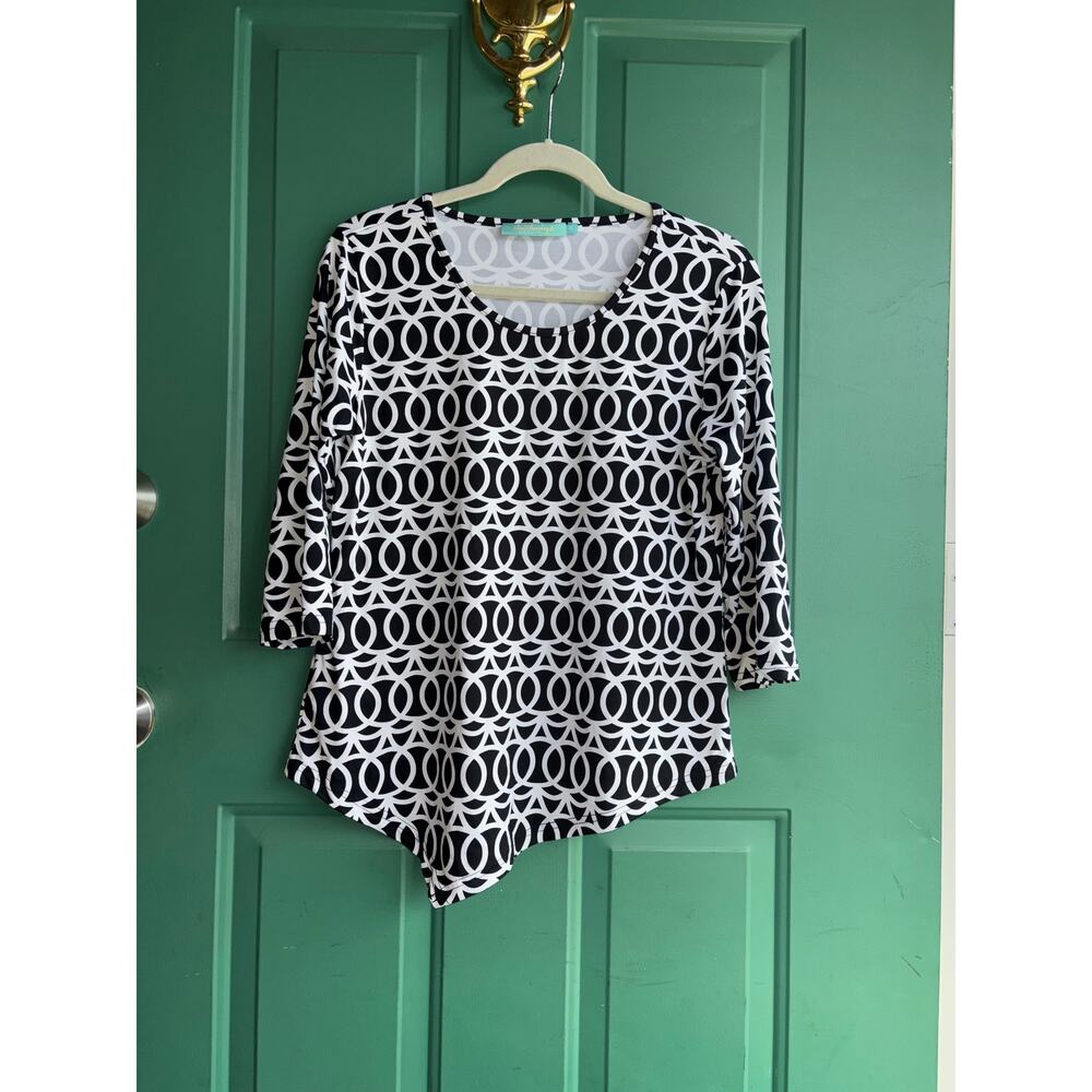 Anthony’s Resort Wear small black and white top excellent condition